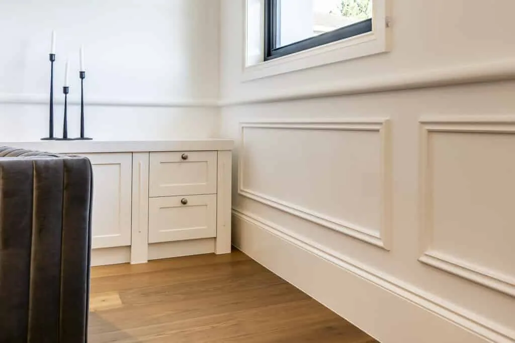 Contemporary inlay moulding and skirting