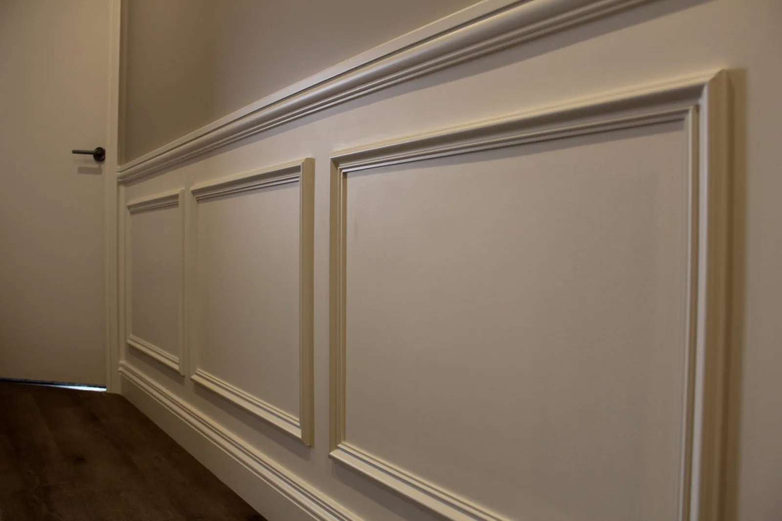 How to Create & Install Wainscoting Wall Panelling?