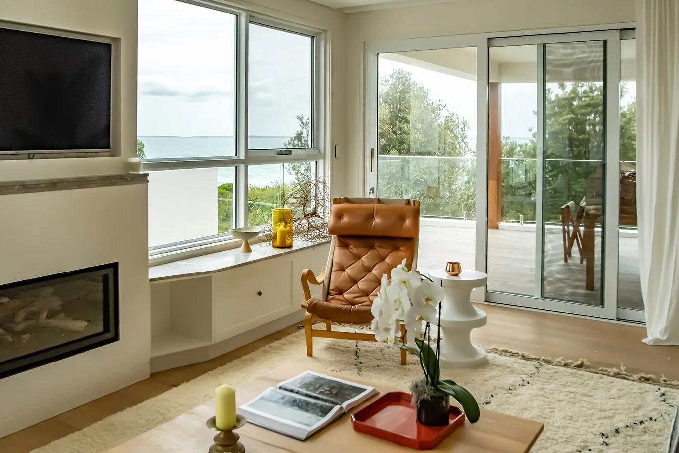 Sleek Seaside Shadowline Home