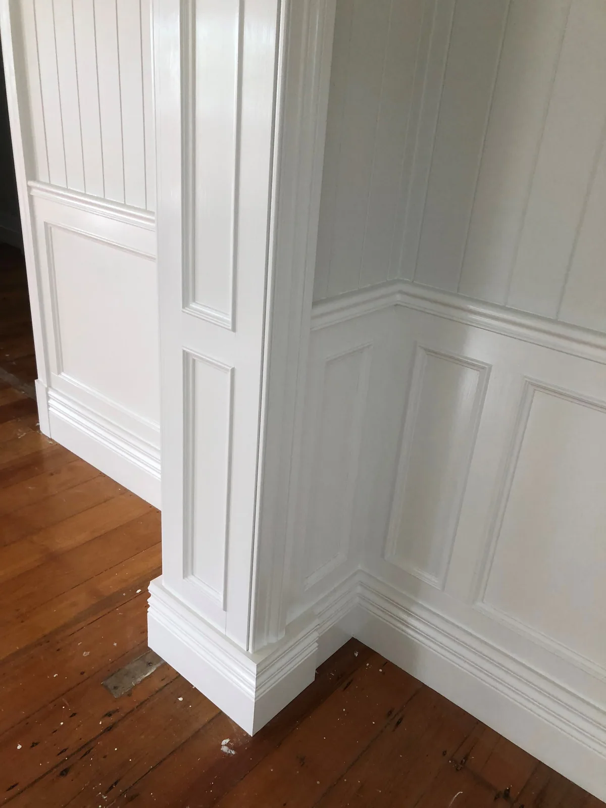 Do you leave a gap between skirting boards and floor boards